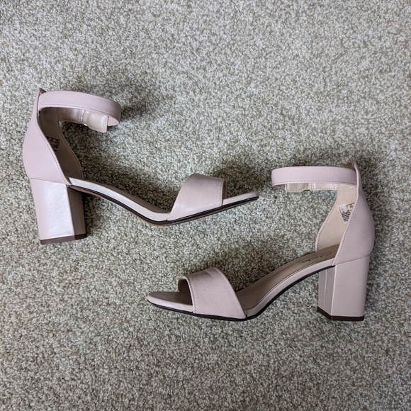 Clarks Deva Mae Block Heel Sandal - Picture 3 of 6